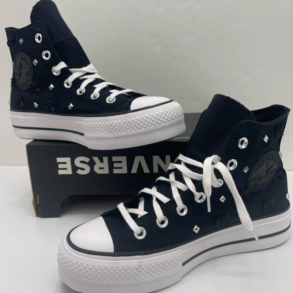Converse WMNS Black High-Top
CTAS LIFT HI
BLACK/SILVER/WHITE Platform Sneakers - Picture 12 of 15